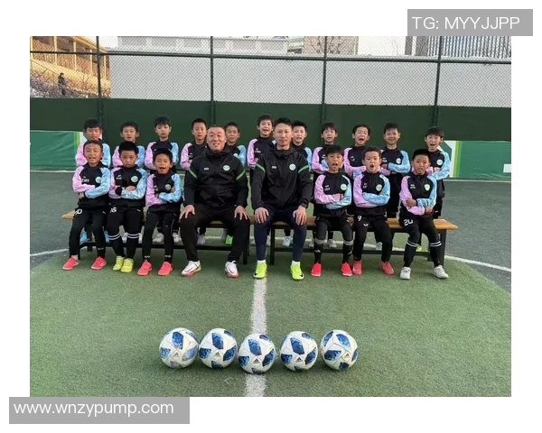 足球之翼：探索足球运动的魅力与激情，见证梦想与奋斗的完美结合