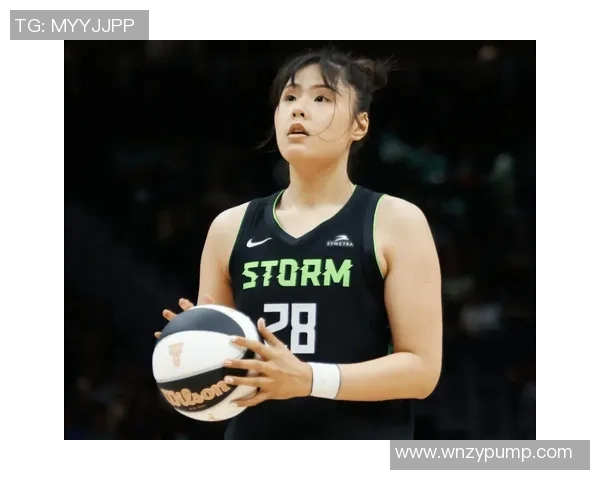 风暴惨败李月汝表现平平赛后与队友击掌默契走入球员通道